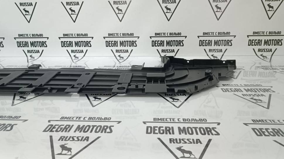 Брызговик радиатора переднего бампера VOLVO XC90 II \\ VOLVO Original 31404141