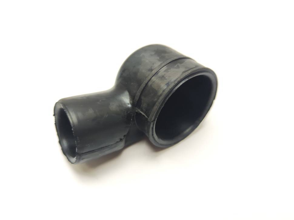 Шланг маслоуловителя VOLVO S60 S80 XC70 XC90 \\ 5 цилиндров с 2003 года \\ SWPARTS SW30677388