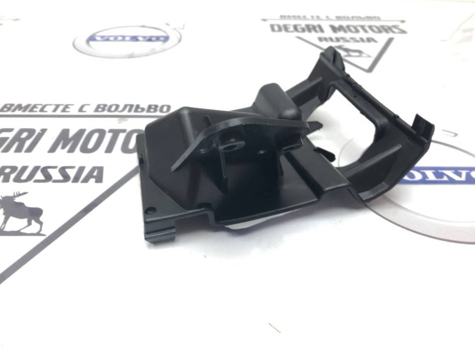 Кронштейн форсунки правой фары Вольво ХС70 II \\ VOLVO Original 30698147