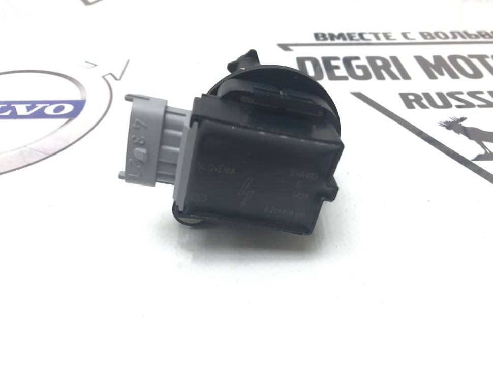 Катушка зажигания VOLVO C30 , C70, S40 II, S60 , S80, S80 II , V50, V70 II, V70 III \\ BOSCH 0 221 604 010
