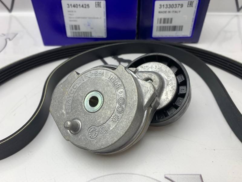 Комплект натяжителя ремня с ремнем и роликом для Вольво S80 II, V70 III, XC70 II, XC60, S60 II \\ Дизель \\ VOLVO Original 31401425