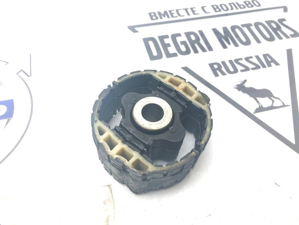 Сайленблок заднего кулака (цапфы) Volvo S60 III, S90 II, V90 II, V60, V60CC, V90CC, XC60 II, XC90 II, Polestar 1 \\ VOLVO (Original) 31360595