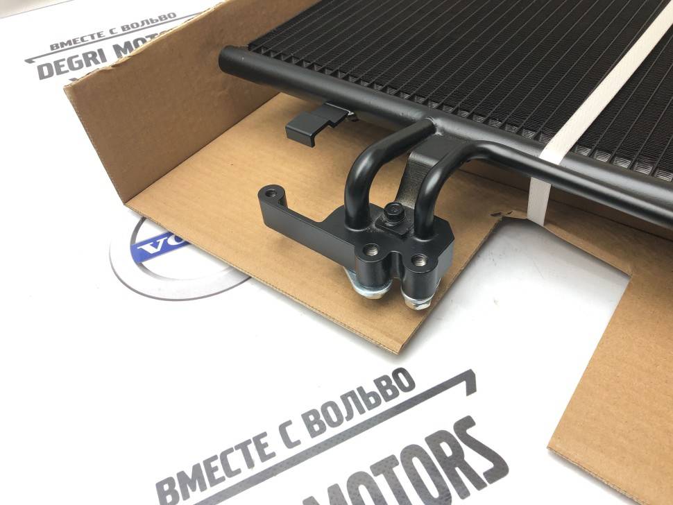 Радиатор кондиционера, STANDARD LINE Volvo S60 II, V60, S80 II, V70 III, XC70 II \\ BEHR-HELLA 8FC 351 303-201