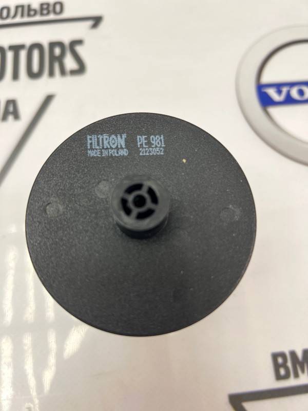 Фильтр топливный Volvo S60, S80, V70 II, XC70, XC90 \\ FILTRON PE981