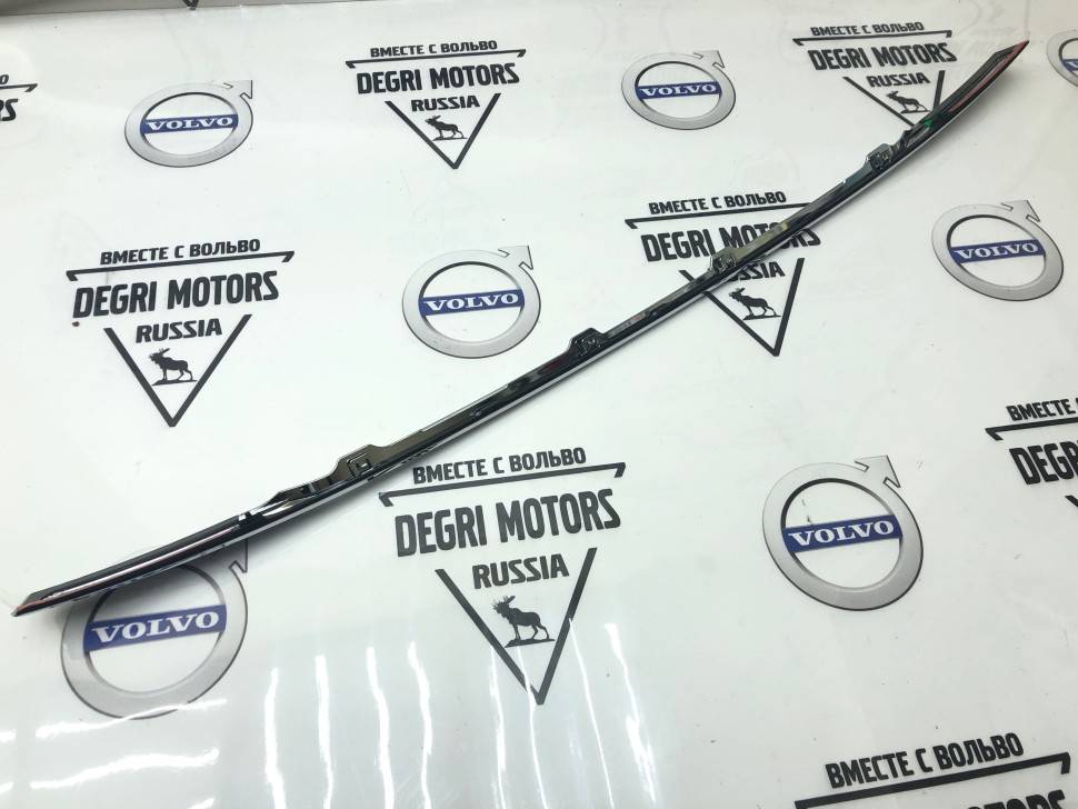 Декоративная хромированная накладка крышки багажника VOLVO S80 II \\ VOLVO Original 31391845