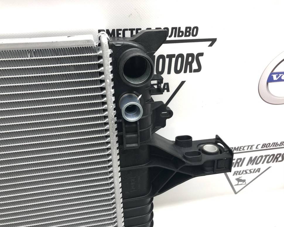 Радиатор охлаждения VOLVO S60, S80, V70, XC70 \\ КПП автомат, механика \\ VOLVO (Original)
