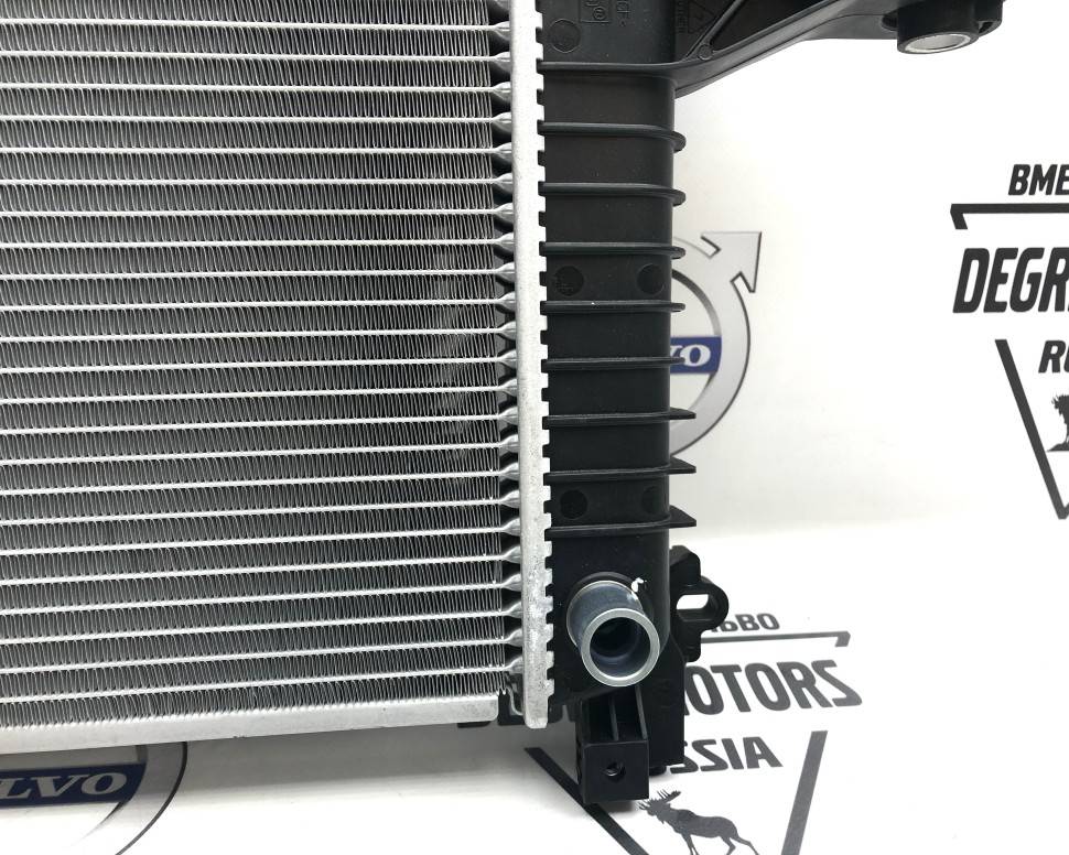 Радиатор охлаждения VOLVO S60, S80, V70, XC70 \\ КПП автомат, механика \\ VOLVO (Original)