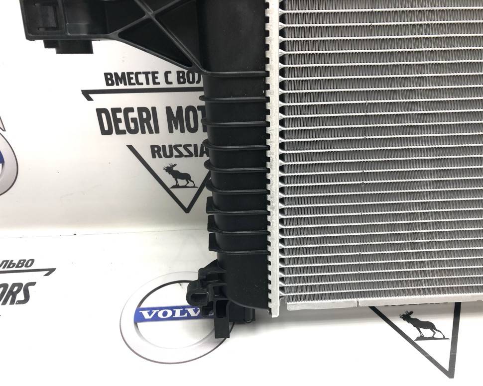 Радиатор охлаждения VOLVO S60, S80, V70, XC70 \\ КПП автомат, механика \\ VOLVO (Original)