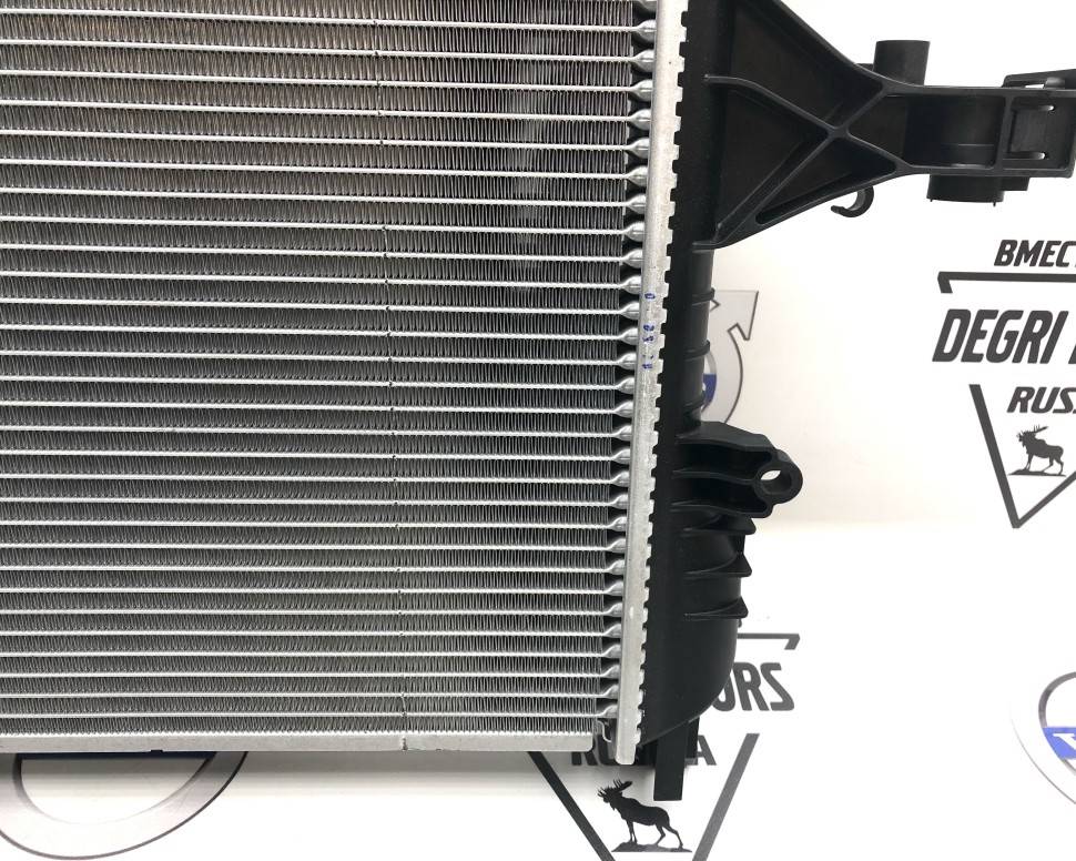 Радиатор охлаждения VOLVO S60, S80, V70, XC70 \\ КПП автомат, механика \\ VOLVO (Original)