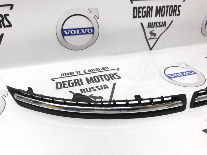 Решетки переднего бампера черные с хромированной планкой VOLVO ХС90 \\ с 2007 г.в. \\ SWParts SW30790054
