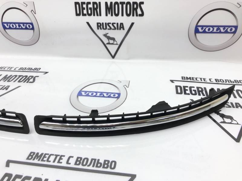 Решетки переднего бампера черные с хромированной планкой VOLVO ХС90 \\ с 2007 г.в. \\ SWParts SW30790054
