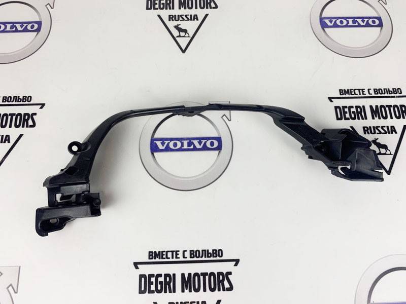 Кронштейн бампера левый передний VOLVO XC90 II // SWParts SW31383679