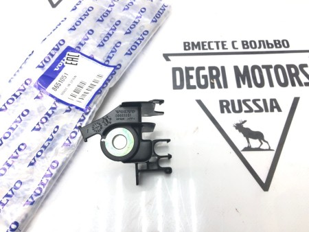 Кронштейн VOLVO S60, S80, XC90, V70XC(01-)/XC70(-07)\\ VOLVO Original 8651051