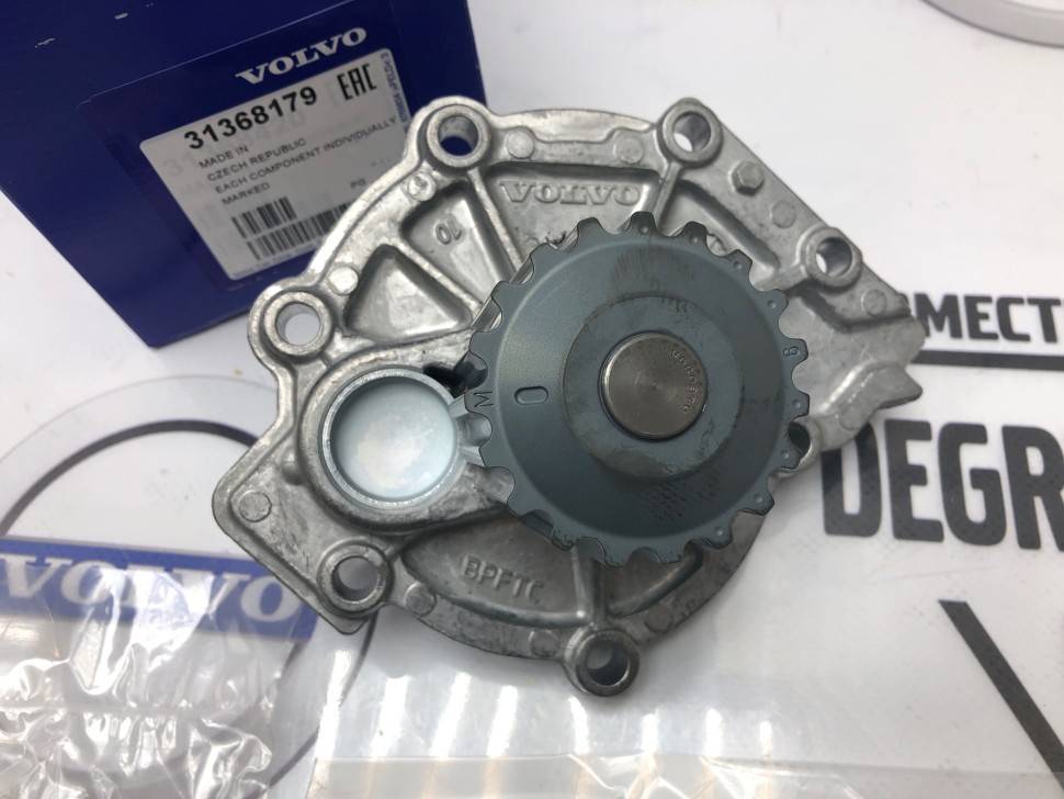 Водяной насос помпа системы охлаждения Volvo S60 II, S80 II, V40CC, XC70 II, XC40, XC60 II, XC60, XC90 II \\ VOLVO Original 31368179