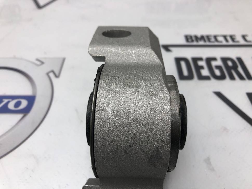 Крепеж левый сайлентблока верхнего рычага задней подвески VOLVO XC90 \\ левый \\ PRO PARTS 65437897