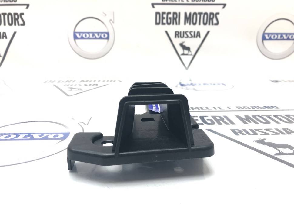 Кронштейн переднего бампера левый VOLVO XC90 II \\ 16- \\ VOLVO Original 31353763