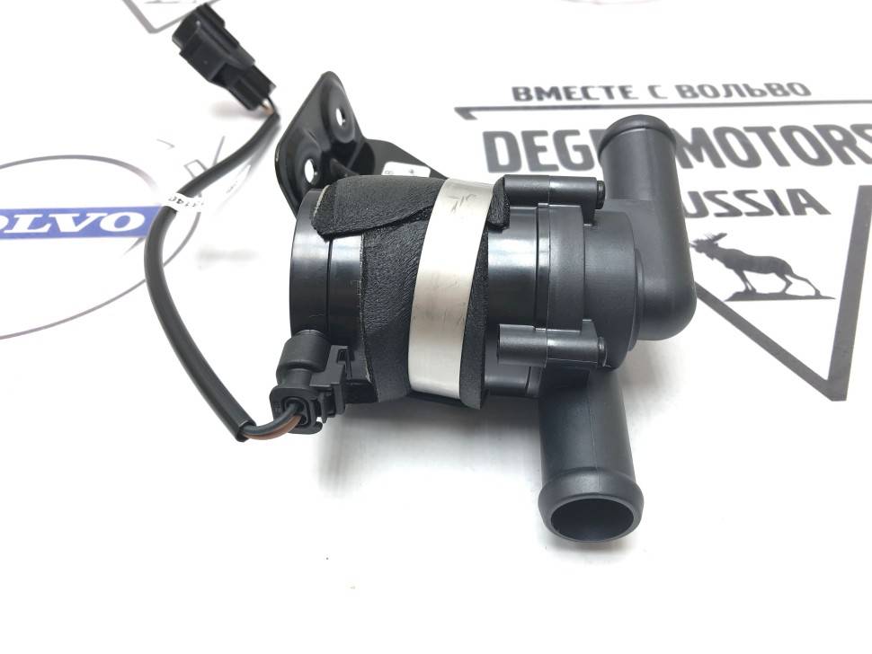 Насос охлаждающей жидкости паркового отопителя Volvo S60 II, V60, S60CC, V60CC, S80 II, V70 III, XC60, XC70 II \\ LAND ROVER LR064320