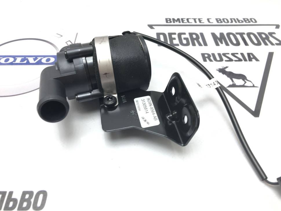 Насос охлаждающей жидкости паркового отопителя Volvo S60 II, V60, S60CC, V60CC, S80 II, V70 III, XC60, XC70 II \\ LAND ROVER LR064320