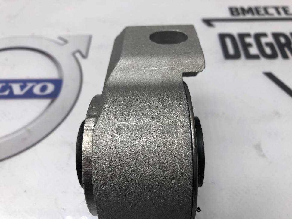 Крепеж правый сайлентблока верхнего рычага задней подвески VOLVO XC90 \\ правый \\ PRO PARTS 65437898