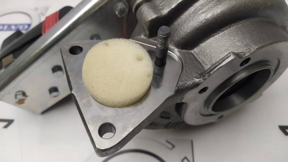 Турбокомпрессор турбина D5244T Volvo S60, V70 II, XC70, XC90 \\ VOLVO Original 36001171