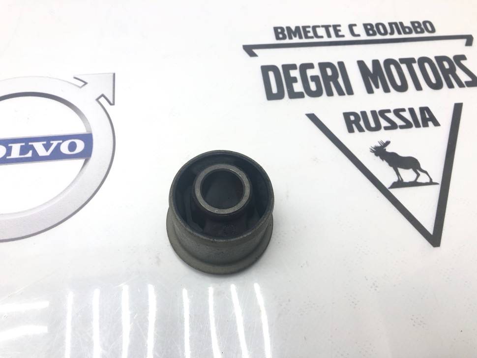 Сайлентблок верхнего рычага задней подвески Volvo S60, S80, V70 II, XC70, XC90 \\ LEMFORDER 29506 01