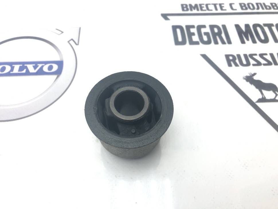Сайлентблок верхнего рычага задней подвески Volvo S60, S80, V70 II, XC70, XC90 \\ LEMFORDER 29506 01