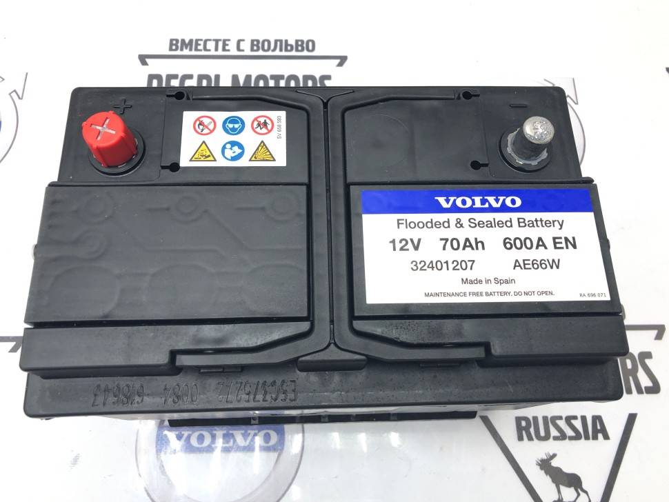 Аккумуляторная батарея АКБ \\ 12V 70Ah 600A \\ VOLVO Original 32401207