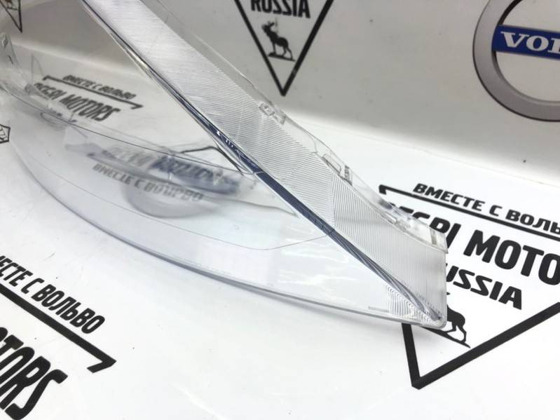 Стекло для правой фары VOLVO XC60 \\ 09-13 \\ SWParts SW31420680