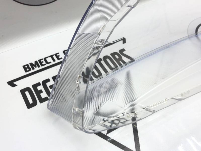 Стекло для правой фары VOLVO XC60 \\ 09-13 \\ SWParts SW31420680