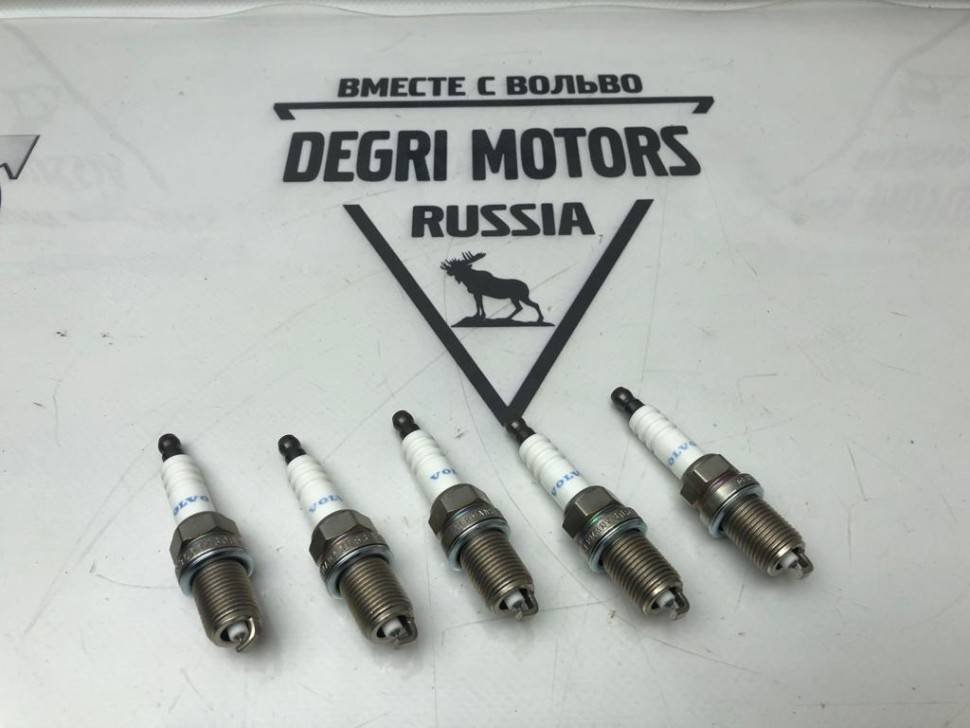 Комплект свечей зажигания VOLVO S60, S80, V70, V70,XC70,XC90 \\ 5CYL turbo \\ VOLVO Original 8692071