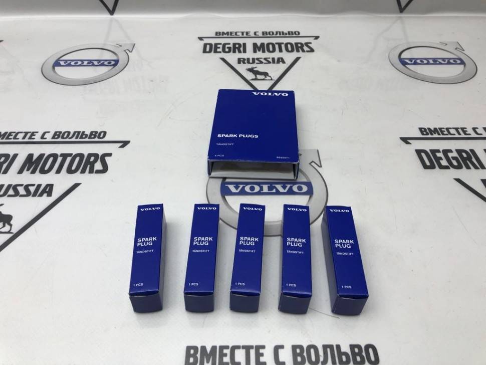 Комплект свечей зажигания VOLVO S60, S80, V70, V70,XC70,XC90 \\ 5CYL turbo \\ VOLVO Original 8692071