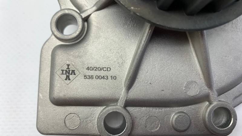 Насос охлаждающей жидкости Volvo S40 II, S60 II, S80 II, XC70, XC90 \\ INA 538 0043 10