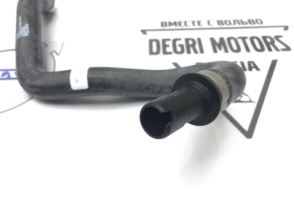 Патрубок системы охлаждения B6324S VOLVO S80 II, XC60, XC70 II, XC90 \\ VOLVO Original 30774512