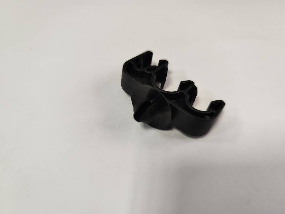 Зажим крепления трубок ГУР Вольво S60, S80, XC70, XC90 \\ VOLVO (Original) 30645083