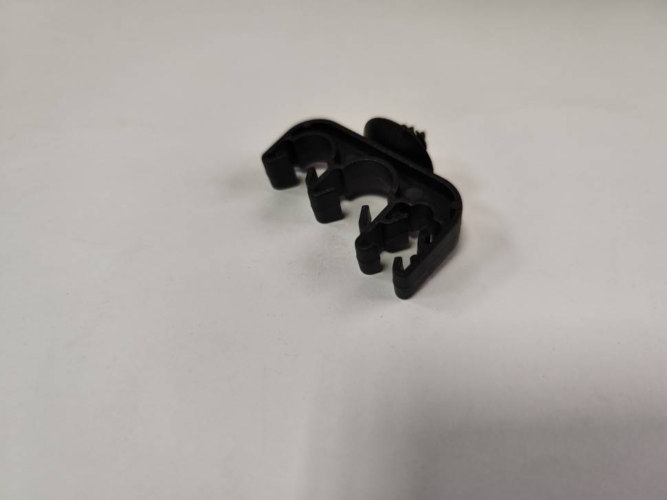 Зажим крепления трубок ГУР Вольво S60, S80, XC70, XC90 \\ VOLVO (Original) 30645083