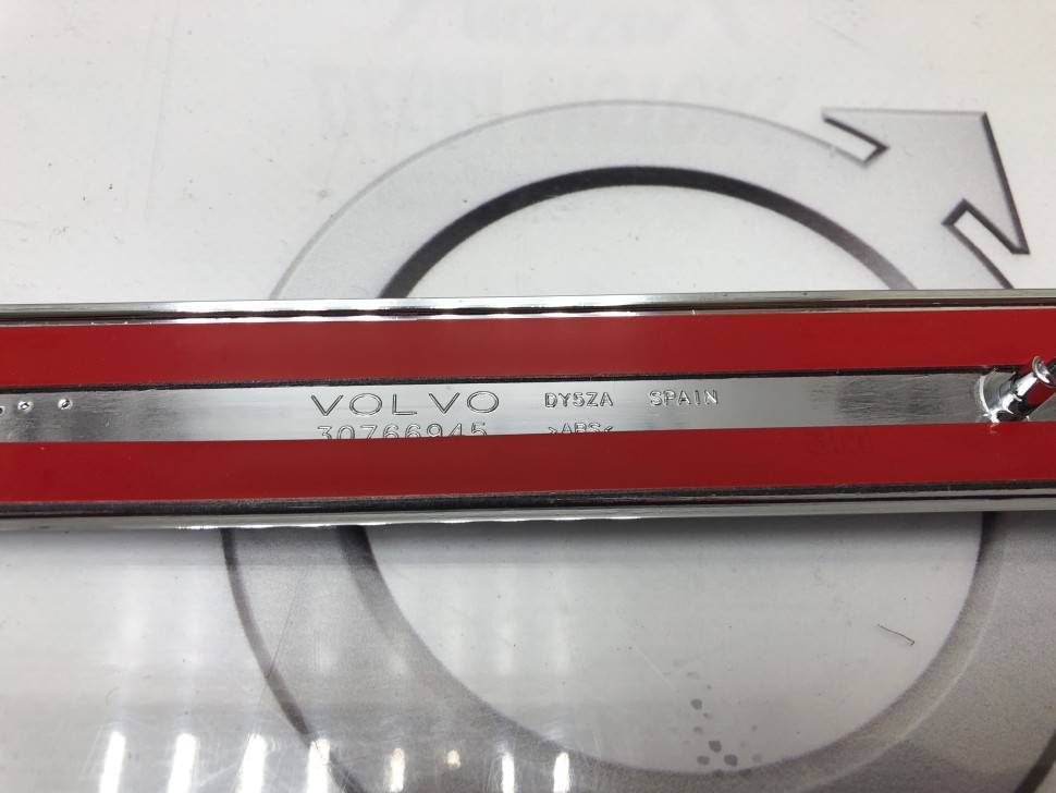 Молдинг двери передней левой (нижний хром) VOLVO S80 II \\ VOLVO Original 30766945