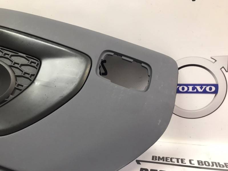 Накладка правая переднего бампера в грунте, под покраску VOLVO XC70 II \\ SWParts SW31378966G