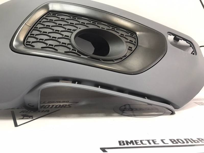 Накладка правая переднего бампера в грунте, под покраску VOLVO XC70 II \\ SWParts SW31378966G