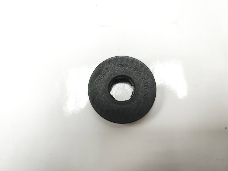 Держатель коврика нижний \\ VOLVO Original 31267689