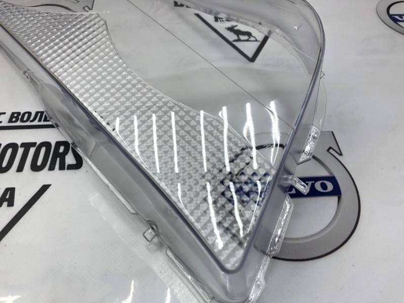 Стекло для правой фары VOLVO XC90 \\ 2006-2014 \\ SWParts SW31290887