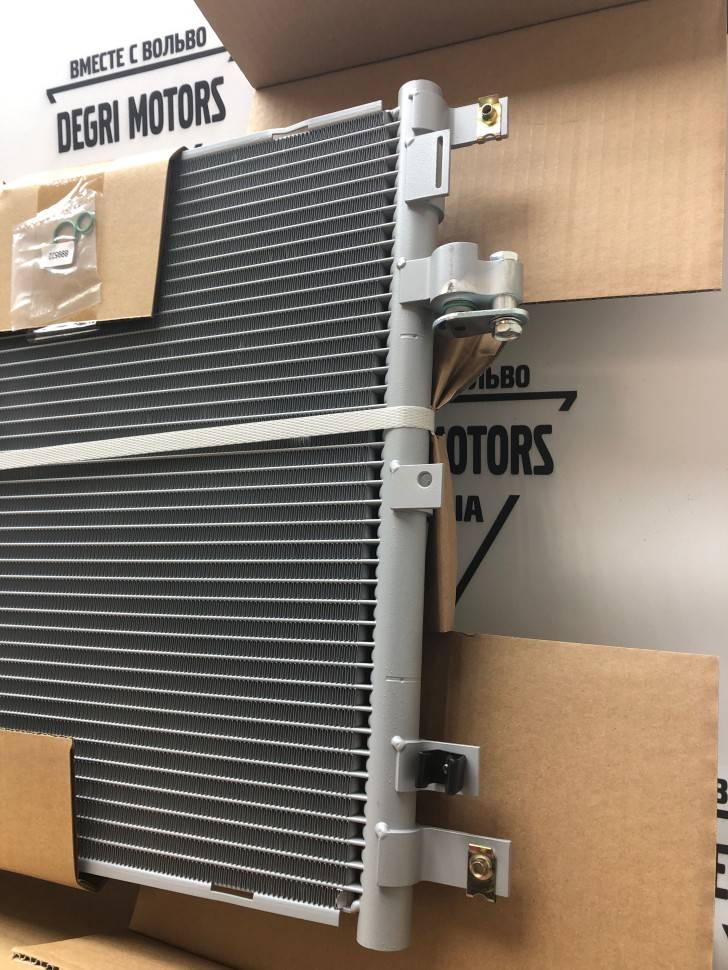 Радиатор кондиционера с осушителем \\ VOLVO XC90 \\ 2002-2007 \\ NISSENS (Дания) 94937