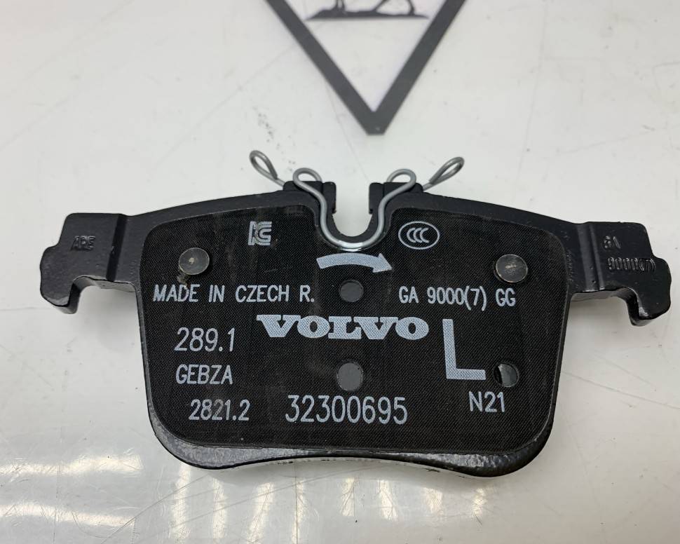 Колодки тормозные volvo \\ VOLVO 32287447