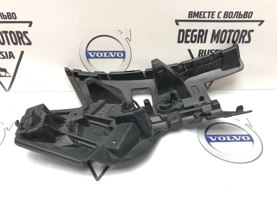 Кронштейн форсунки омывателя фары левой VOLVO V40CC \\ VOLVO Original 31425230