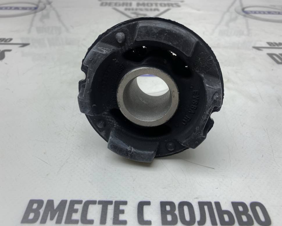 Сайлентблок переднего подрамника VOLVO S60 S80 V70 XC90 \\ VOLVO Original 8678497