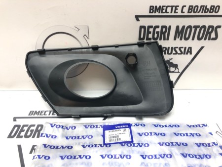 Накладка птф правой XC70 \\ 2013-2016 \\ Volvo Original 31353575
