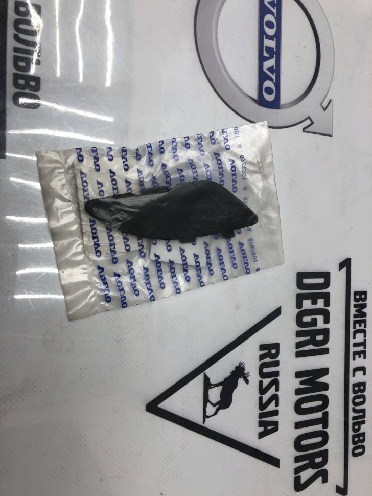 Лючок буксировочного крюка \\ VOLVO Original 39863910