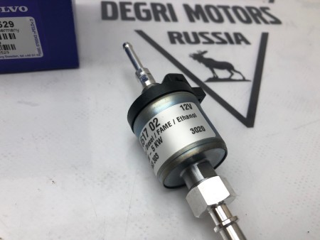 Топливный насос паркового отопителя ​Volvo S60, S80, V70 II, XC70, XC90 \\ VOLVO Original 31812529