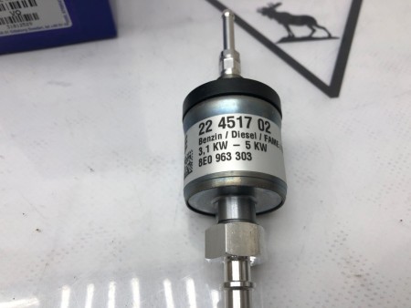 Топливный насос паркового отопителя ​Volvo S60, S80, V70 II, XC70, XC90 \\ VOLVO Original 31812529