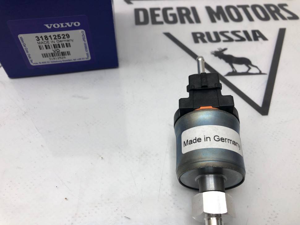 Топливный насос паркового отопителя ​Volvo S60, S80, V70 II, XC70, XC90 \\ VOLVO Original 31812529