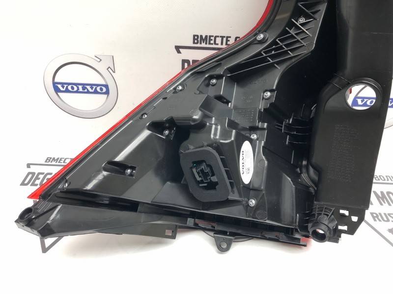Фонарь задний правый Volvo Xc60 II \\ VOLVO Original 31689337